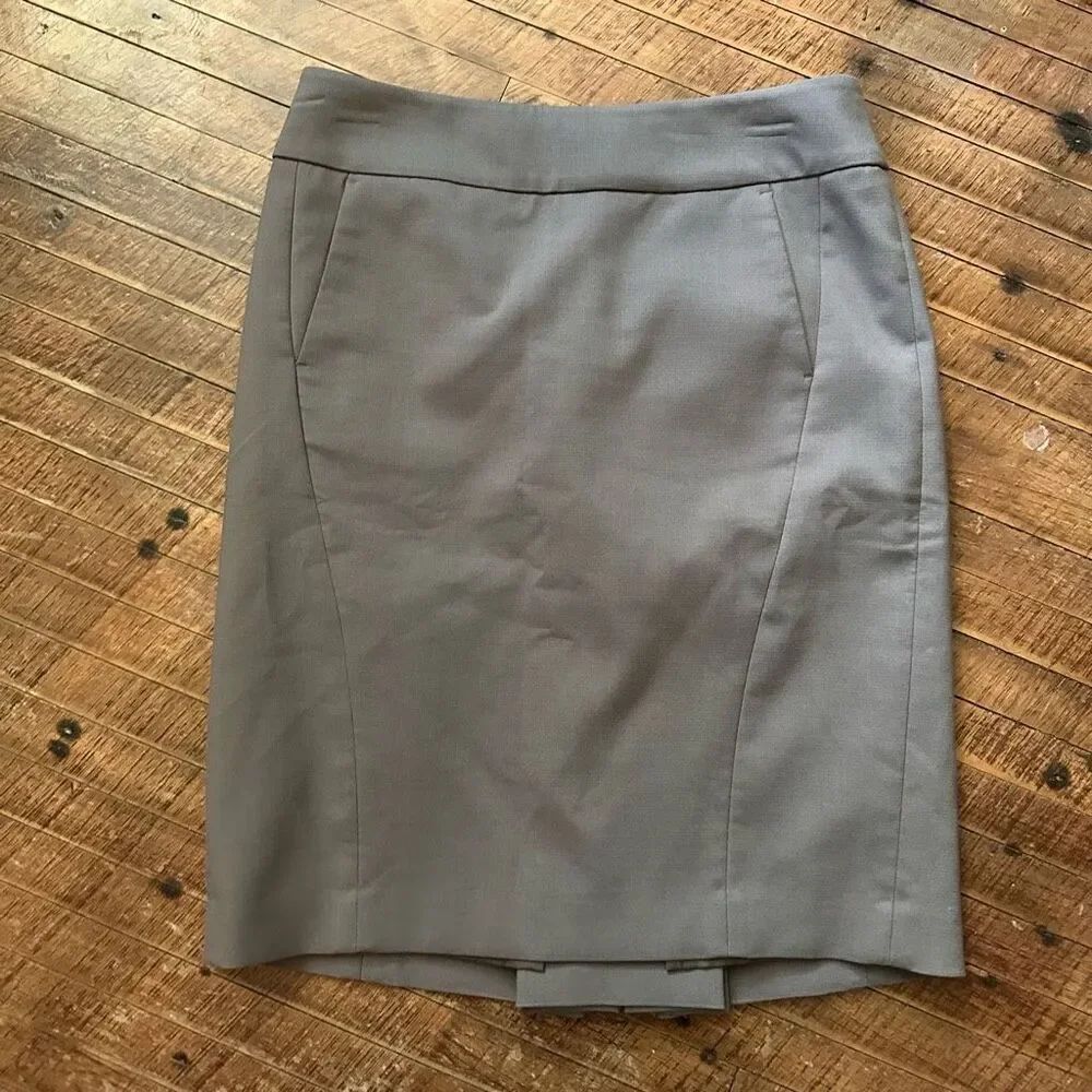 Loft gray back pleated business casual size 4 skirt